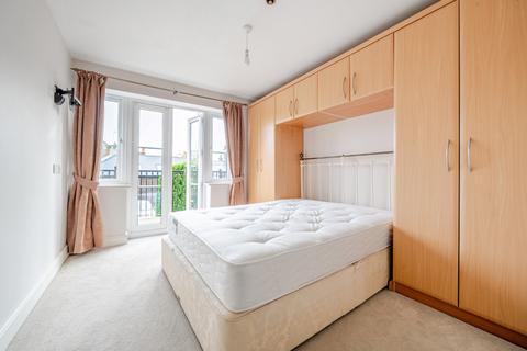 2 bedroom flat for sale, High Street, London, N14