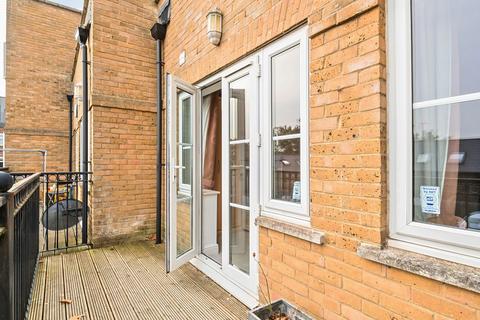 2 bedroom flat for sale, High Street, London, N14