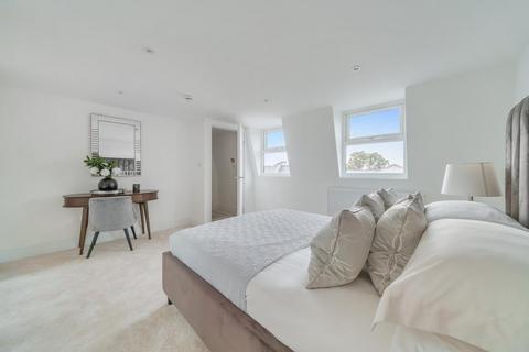 2 bedroom flat for sale, Hetley Road, Shepherds Bush, London, W12