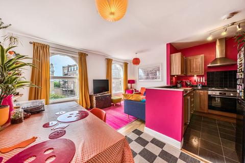 2 bedroom flat for sale, Uxbridge Road, London, W12