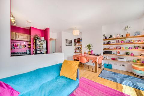 2 bedroom flat for sale, Uxbridge Road, London, W12
