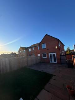 3 bedroom semi-detached house to rent, Little Fell Road, Sheffield