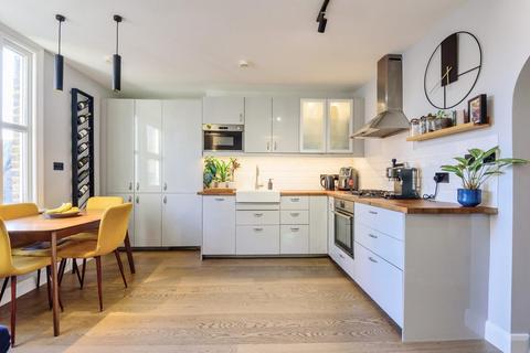 2 bedroom flat for sale, Coningham Road, London, W12