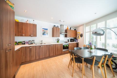 2 bedroom flat for sale, Dobson Walk, Camberwell, London, SE5