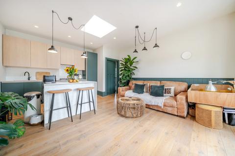 2 bedroom flat for sale, Sunderland Road, Forest Hill, London, SE23
