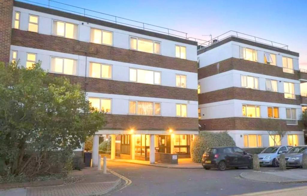 Temple-fortune-lane-hampstead-garden-suburb-nw11