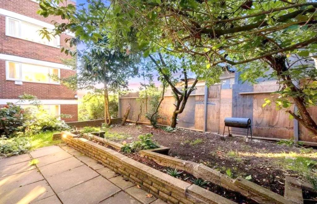 Temple-fortune-lane-hampstead-garden-suburb-nw11