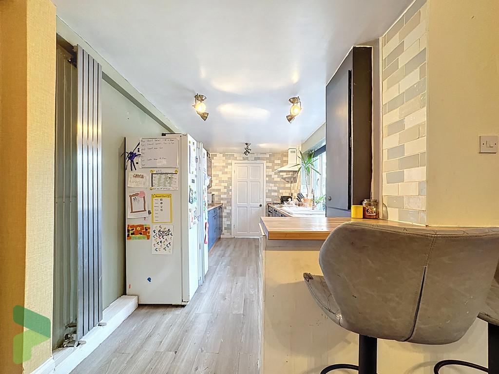 Fitted kitchen
