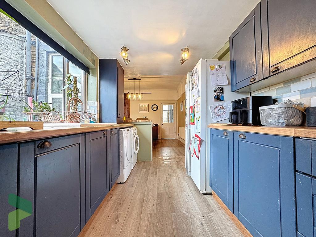 Fitted kitchen
