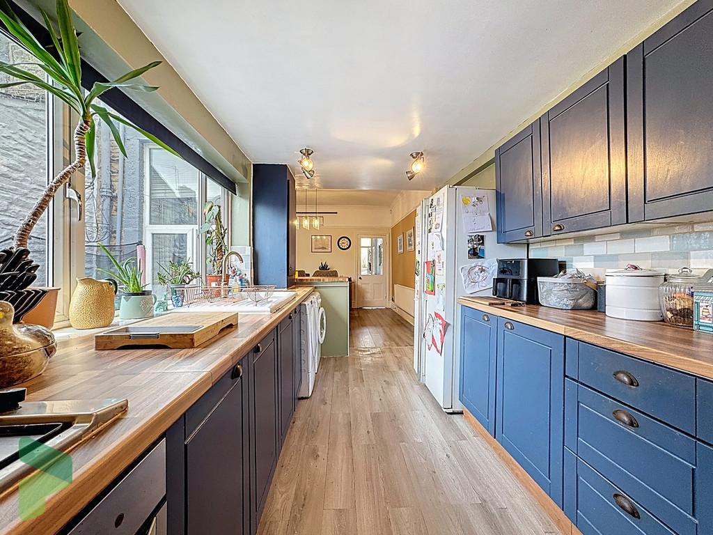 Fitted kitchen