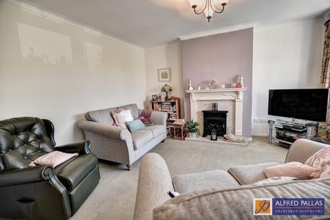 2 bedroom semi-detached bungalow for sale, Ravensbourne Avenue, East Boldon