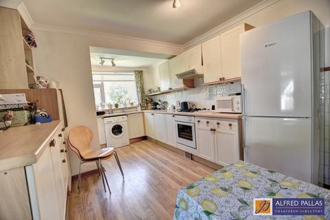 2 bedroom semi-detached bungalow for sale, Ravensbourne Avenue, East Boldon