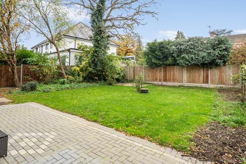 10 Vincent Close, Fetcham, Leatherhead, KT22 9PB