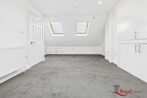 4 bedroom semi-detached house to rent, Minet Drive, Hayes, UB3 3JW