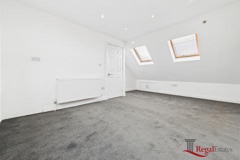 4 bedroom semi-detached house to rent, Minet Drive, Hayes, UB3 3JW