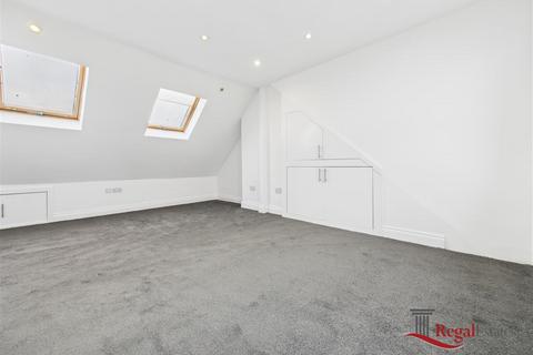 4 bedroom semi-detached house to rent, Minet Drive, Hayes, UB3 3JW