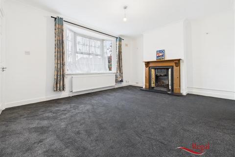 4 bedroom semi-detached house to rent, Minet Drive, Hayes, UB3 3JW