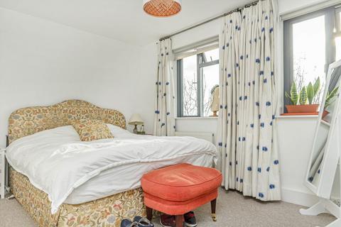 2 bedroom flat to rent, Kingsbridge Avenue, London W3