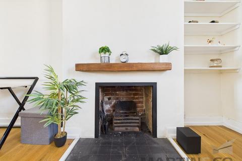2 bedroom flat for sale, London Road, St Albans