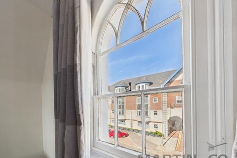 2 bedroom flat for sale, London Road, St Albans