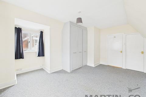 2 bedroom flat for sale, London Road, St Albans