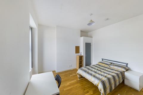 1 bedroom in a house share to rent, North Road West, Plymouth PL1