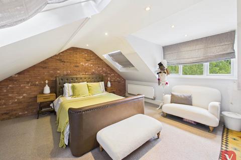undefined, Compton Avenue, Luton LU4