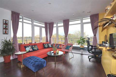 2 bedroom flat for sale, Hazel House, Woking GU22