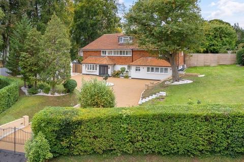 undefined, Purley CR8