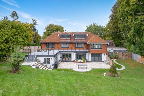 undefined, Purley CR8