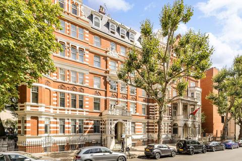 3 bedroom apartment to rent, London SW7