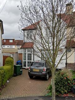 1 bedroom in a house share to rent, Franklin Crescent, Mitcham CR4