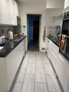 1 bedroom in a house share to rent, Franklin Crescent, Mitcham CR4