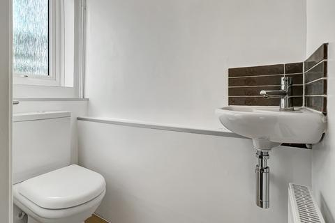 3 bedroom terraced house to rent, Caraway Road, Cambridge CB21