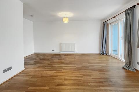3 bedroom terraced house to rent, Caraway Road, Cambridge CB21