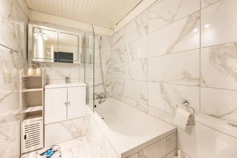 1 bedroom flat to rent, The Water Gardens, Hyde Park Estate, London, W2