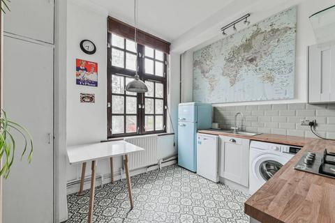 undefined, Hood Lodge, Aldersbrook, London, E11