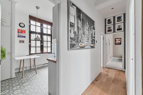 Hood Lodge, Aldersbrook, London, E11