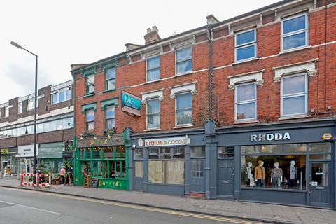 Restaurant to rent, 23 Park Rd London N8 8TE