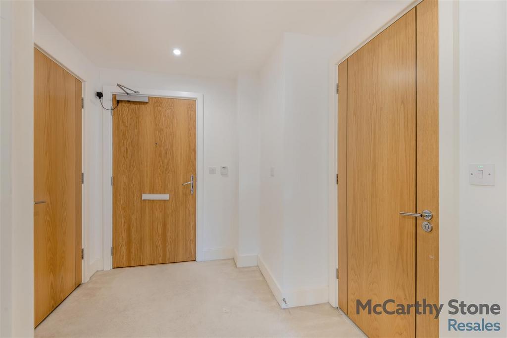 8667784-interior09.jpg