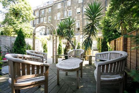 Studio to rent, Penywern Road, London SW5