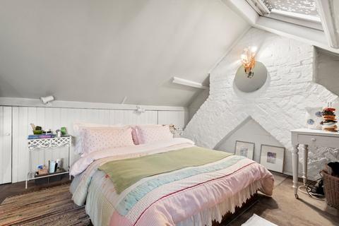 12 Allestree Road, London, SW6 6AE