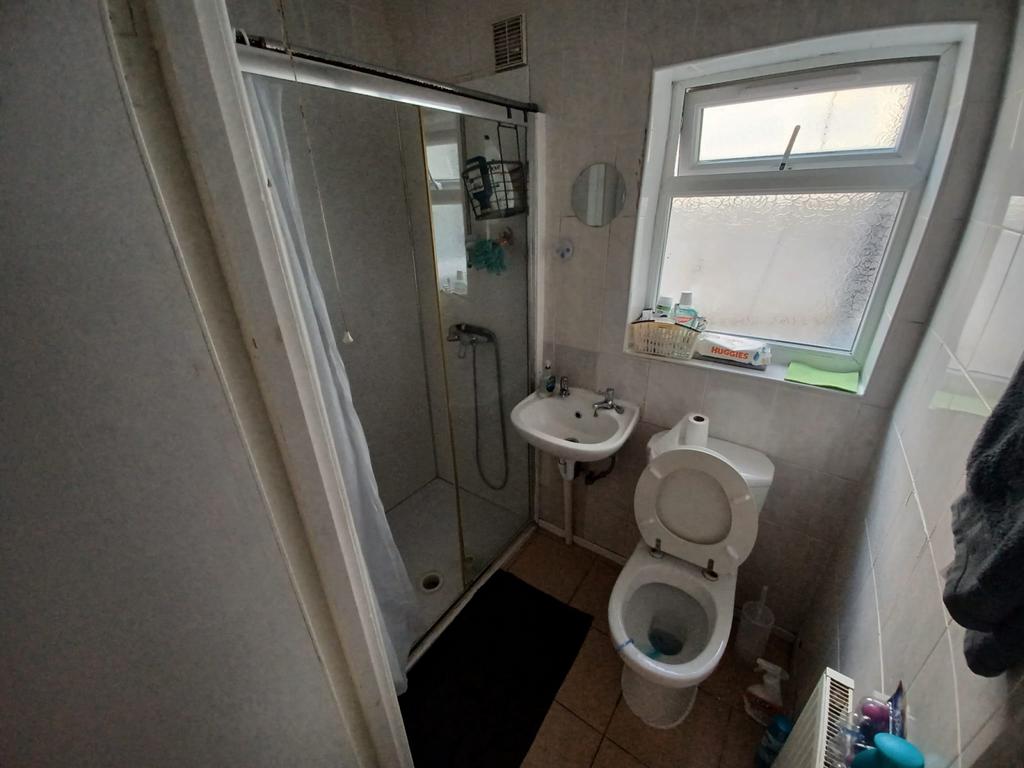Room 1, 36 Ham Park Rd