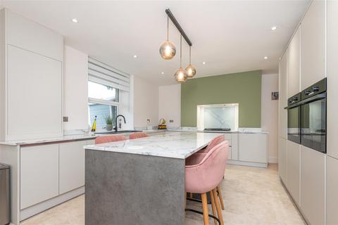 5 bedroom terraced house for sale, Stainland Road, Greetland, Halifax