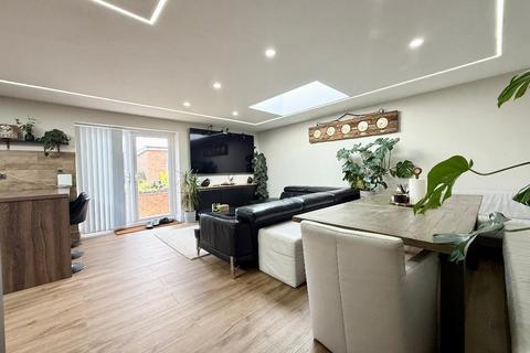4 bedroom detached bungalow for sale, Ailsworth Road, Limbury Mead, Luton, Beds, LU3 2UG