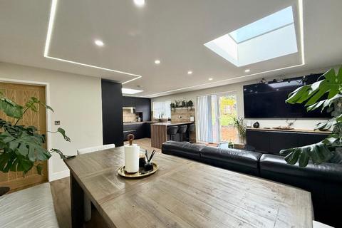 4 bedroom detached bungalow for sale, Ailsworth Road, Limbury Mead, Luton, Beds, LU3 2UG