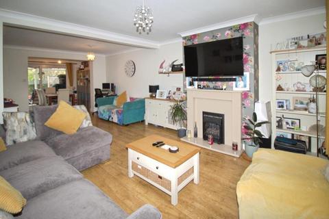 3 bedroom detached house for sale, Guntons Road, Newborough, PE6 7QW