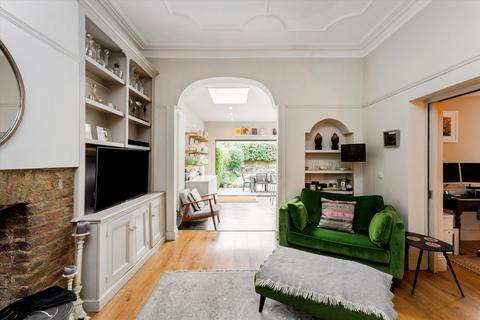 3 bedroom flat for sale, Huron Road, London, SW17