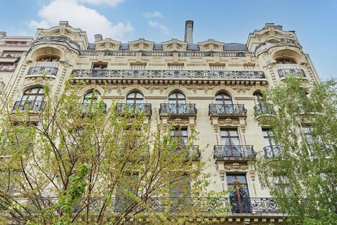 4 bedroom apartment, Avenue Foch
