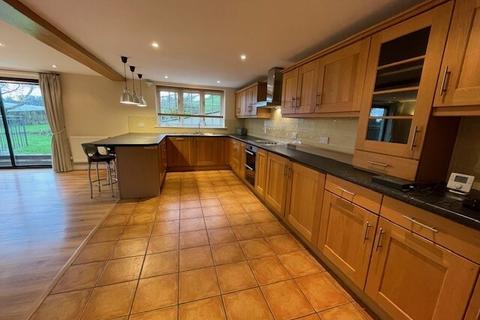 4 bedroom detached house to rent, Capel Gwilym Road, Cardiff, CF14